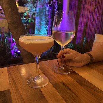 Belle Surf Cafe & Lounge - Cafes Near Me - Paia, Hawaii Belle Surf Cafe & Lounge - Cafes Near Me - Paia, Hawaii