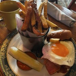 Bacon & egg butty with chips Bacon & egg butty with chips