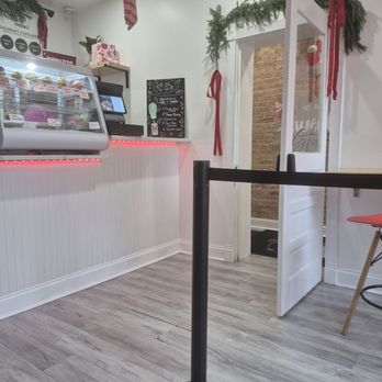 Sistahs' Sweets - Counter - Desserts Near Me - Baltimore, Maryland