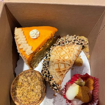 Three Dog Bakery - Pet Stores Near Me - Mansfield, Texas