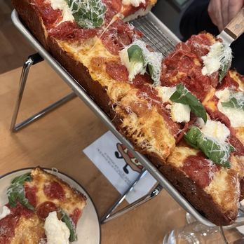Pizzeria da Laura - Pizza Near Me - Berkeley, California