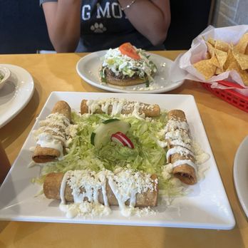 Mi Cocina - Flautas mexicanas - Latin American Near Me - Newport, Kentucky