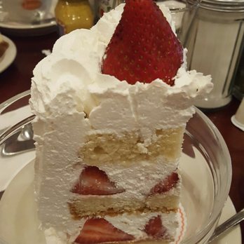 Junior's Restaurant - Strawberry shortcake - Bakeries Near Me - Brooklyn, New York Junior's Restaurant - Strawberry shortcake - Bakeries Near Me - Brooklyn, New York