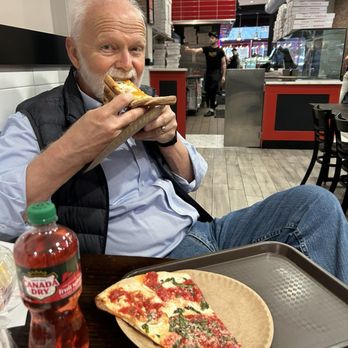 Traditas Pizza - Margherita - Yum. - Pizza Near Me - New York, New York Traditas Pizza - Margherita - Yum. - Pizza Near Me - New York, New York