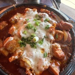 Stir fried spicy chicken with cheese - 치즈 불닭 Stir fried spicy chicken with cheese - 치즈 불닭