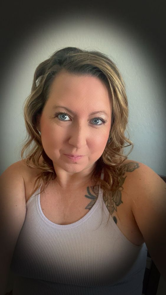 Shannon Elizabeth Hair Logo