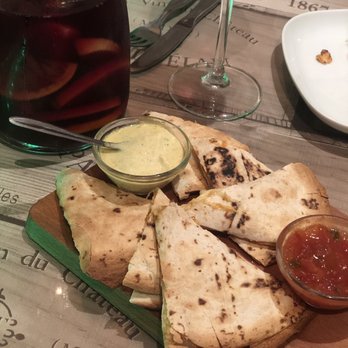 Alto do Bairro - Chicken quesadilla was so tasty - Tapas Bars Near Me - Lisbon, 11