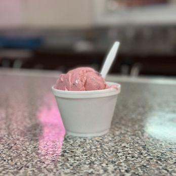 Sugar Bowl - Strawberry ice cream - Ice Cream & Frozen Yogurt Near Me - Scottsdale, Arizona Sugar Bowl - Strawberry ice cream - Ice Cream & Frozen Yogurt Near Me - Scottsdale, Arizona
