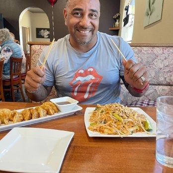 Thai House Restaurant - Pot stickers and chicken pad Thai - Thai Near Me - Redding, California Thai House Restaurant - Pot stickers and chicken pad Thai - Thai Near Me - Redding, California