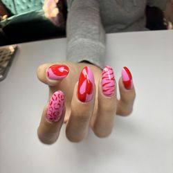 De Colores Beauty Bar - Valentine's Day nail set!