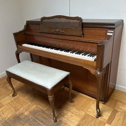 Royal Piano Movers - Upright piano