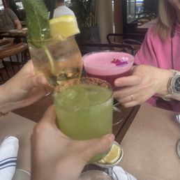 Hugo spritz, occhi verde, forget the name of the 3rd