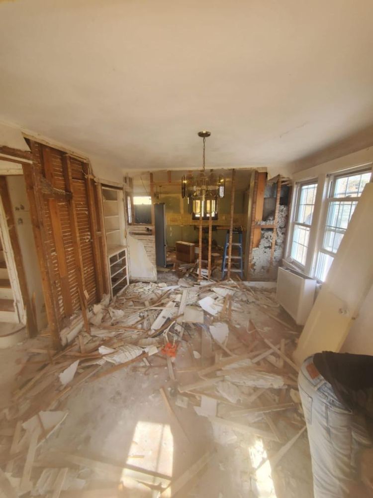 Slide of Souzas General Construction