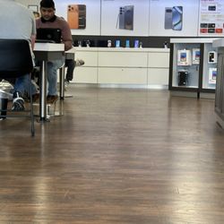 Reliance Wireless - Jay is EXTREMELY RUDE & UNKNOWLEDGEABLE to EXISTING 12 Year Verizon customer