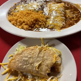Visited this place twice while in town. First time had the chille relleno. Friendly place:) I just wish they had some  music