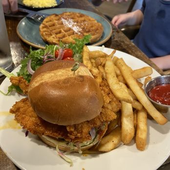 Lucille's - Hot Chicken Sandwich (B) - New American Near Me - Houston, Texas