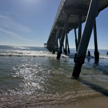 Hermosa Beach - Hermosa Beach pier looking south from the north. - Beaches Near Me - Hermosa Beach, California
