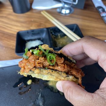 Kan Sushi - Spicy pork bulgogi crispy seaweed taco - Sushi Bars Near Me - Honolulu, Hawaii Kan Sushi - Spicy pork bulgogi crispy seaweed taco - Sushi Bars Near Me - Honolulu, Hawaii