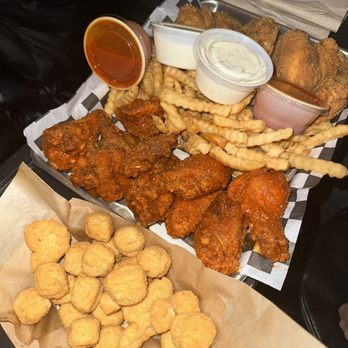 Kingston Mines - Fried okra, buffalo wings, and plain wings. - Jazz & Blues Near Me - Chicago, Illinois
