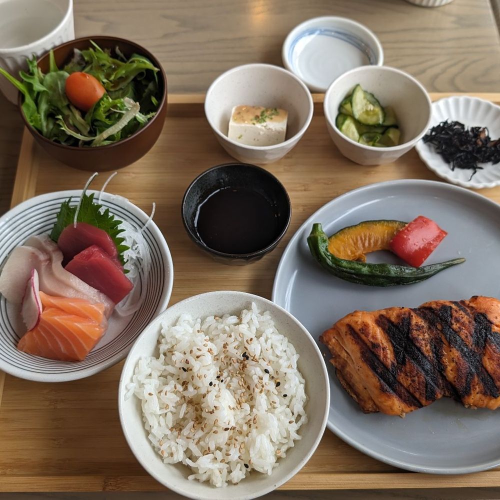 Akami Sushi - Salmon teriyaki with sashimi set - Sushi Bars Near Me - Arcadia, California Akami Sushi - Salmon teriyaki with sashimi set - Sushi Bars Near Me - Arcadia, California