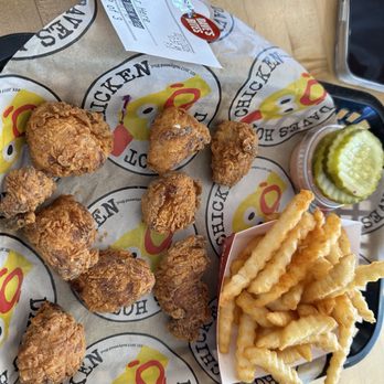 Dave's Hot Chicken - Chicken Shop Near Me - Plano, Texas