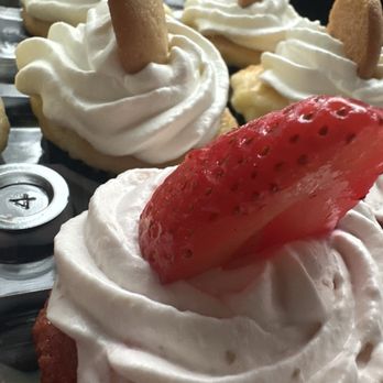 Hood Cakes - Strawberry and banana pudding stuffed cupcakes - Cupcakes Near Me - Bradenton, Florida Hood Cakes - Strawberry and banana pudding stuffed cupcakes - Cupcakes Near Me - Bradenton, Florida