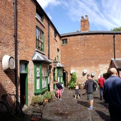 Back To Backs - Courtyard at Back to Backs