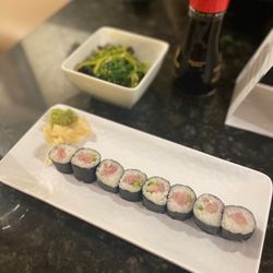 Umami - Yellowtail scallion roll