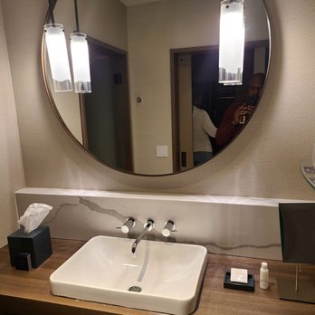 Kimpton Hotel Arras - Room - Hotels Near Me - Asheville, North Carolina Kimpton Hotel Arras - Room - Hotels Near Me - Asheville, North Carolina