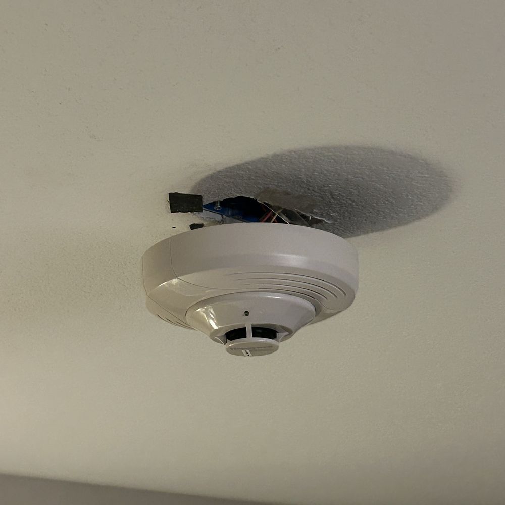 Holiday Inn Express & Suites Redding - broken smoke detector - Hotels Near Me - Redding, California Holiday Inn Express & Suites Redding - broken smoke detector - Hotels Near Me - Redding, California