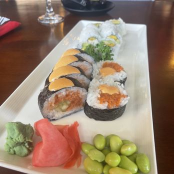 Oishi Sushi & Ramen - Spicy Tuna Roll and avo-mango roll lunch special - Sushi Bars Near Me - Indianapolis, Indiana