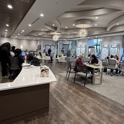 Frantz EyeCare Fort Myers - Entry waiting area