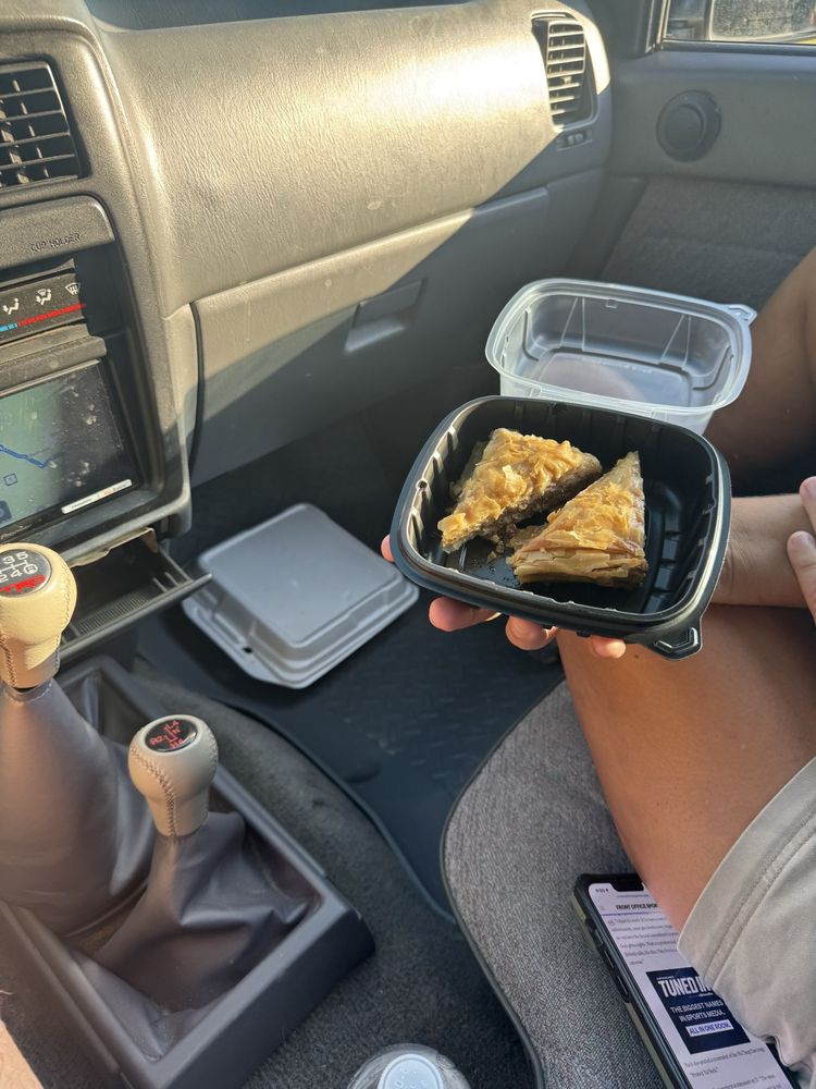 Gus' House Of Pizza Logo