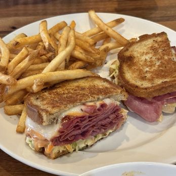 Backyard Grill - Traditional Reuben - Sports Bars Near Me - Chantilly, Virginia
