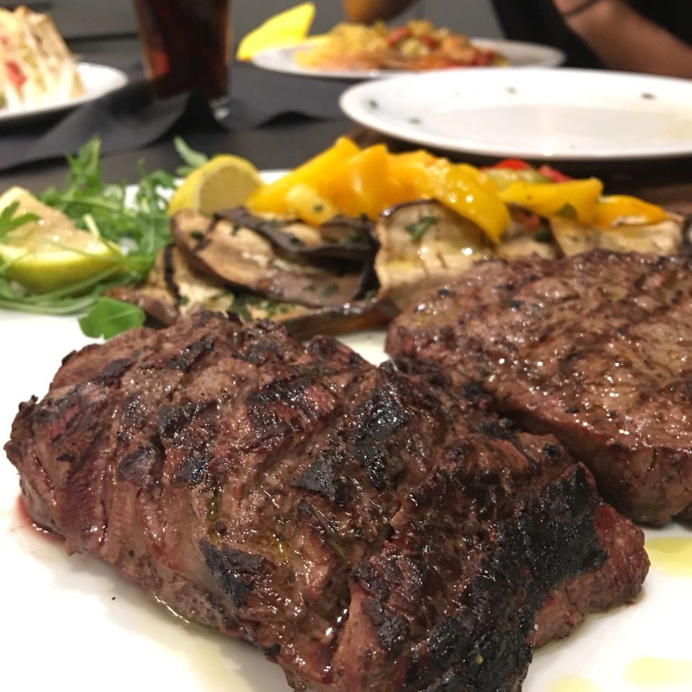Colors - Filet mignon with mixed vegetables - Pizza Near Me - Venezia, VE