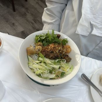Vinh Hoa - Bun w grilled pork, shrimp and Vietnamese egg roll - Chinese Near Me - Houston, Texas