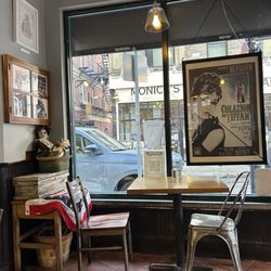 Dino's Cafe - Vibes