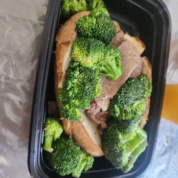 Main Street Footers - Baked potato with tri tip and broccoli. - Hot Dogs Near Me - Turlock, California