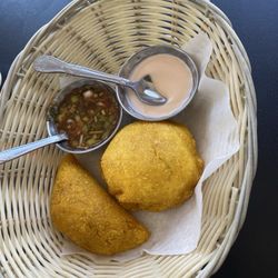 Empanada de carne y pollo (Beef & Chicken)