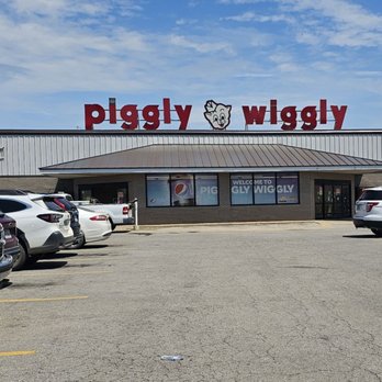 Piggly Wiggly - Front of store - Grocery Near Me - Muldrow, Oklahoma