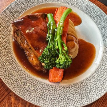 The Erskine Arms - Creamy Chicken, Mushroom, and Tarragon Pie - British Near Me - Conwy, CWY The Erskine Arms - Creamy Chicken, Mushroom, and Tarragon Pie - British Near Me - Conwy, CWY