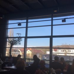 Segafredo-Bar Dreher - Lahrs Kommunikationstürme gespiegelt und durchs Fenster