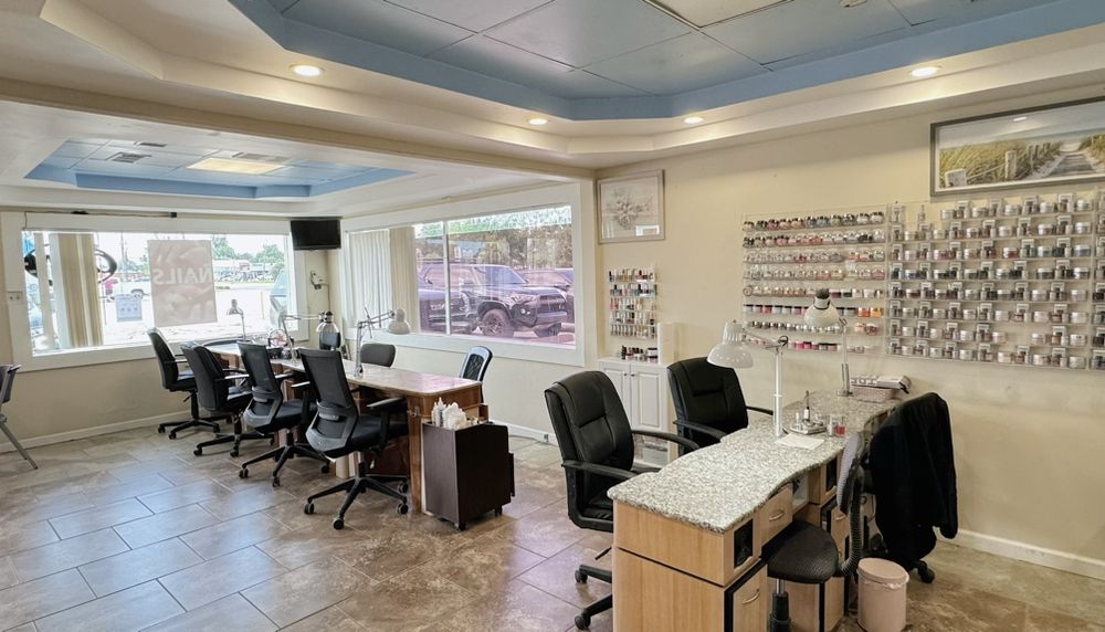 HAPPY NAILS Updated August 2024 110 E Sanders St, Gonzales
