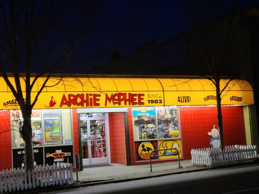 Archie McPhee by null