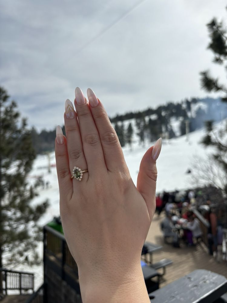 Angie's Nail Garden Logo