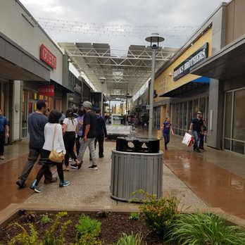 Toronto Premium Outlets - Shopping Centers Near Me - Halton Hills, Ontario Toronto Premium Outlets - Shopping Centers Near Me - Halton Hills, Ontario