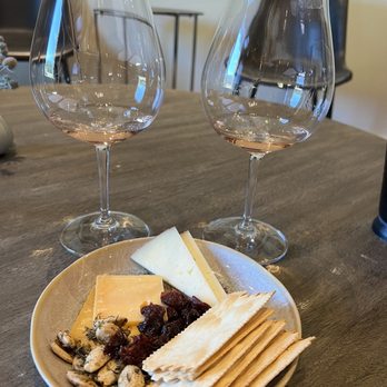 Patricia Green Cellars - Small bites - Wineries Near Me - Newberg, Oregon