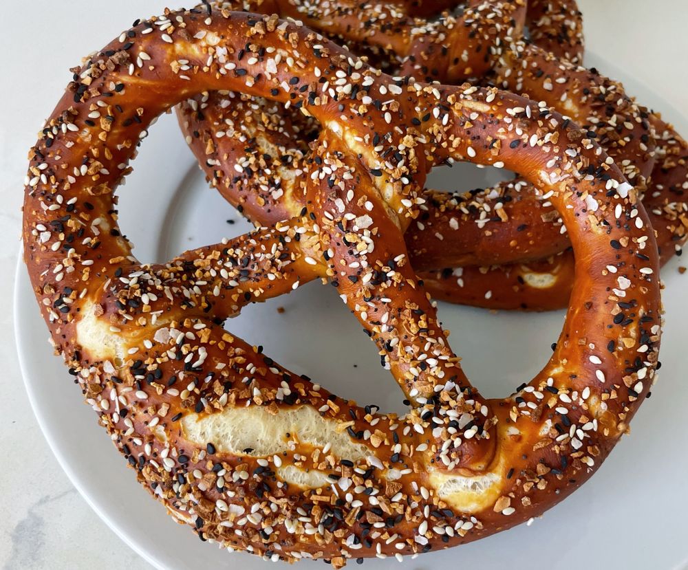 Hey Pretzel Logo
