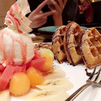 Petit Potato - Fruit Waffle and Green Tea Creme Brûlée - Taiwanese Near Me - Toronto, Ontario Petit Potato - Fruit Waffle and Green Tea Creme Brûlée - Taiwanese Near Me - Toronto, Ontario