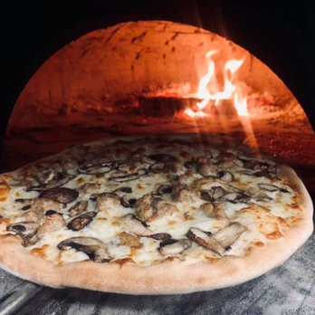 Dante's 900 - a pizza cooking in an oven - Italian Near Me - Sinking Spring, Pennsylvania